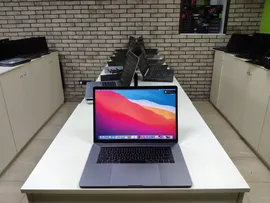 Ноутбук Apple MacBook Pro 15 2017 A1707 EMC3162 (i7-7700HQ | 16Gb | 256Gb SSD)