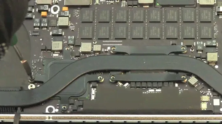 Ремонт MacBook Pro Retina замена материнской платы (logic board)